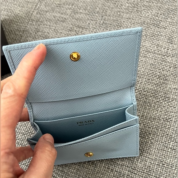 5️⃣0️⃣0️⃣ Prada Saffiano Leather Card Holder Light Blue - Picture 5 of 8